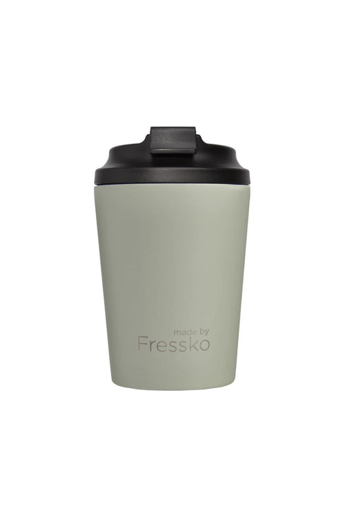 Green tumbler with black lid on a white background, branded 'made by Fressko'.