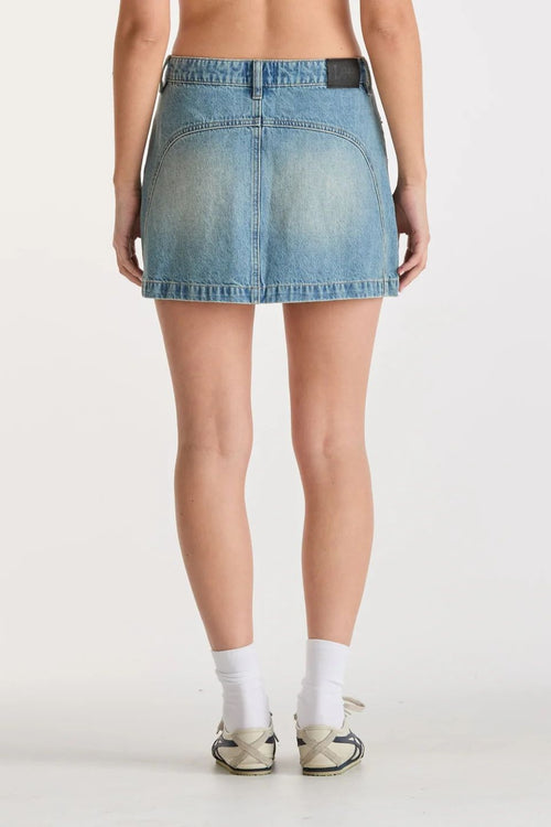 Woman wearing a blue denim mini skirt
col_pattern
