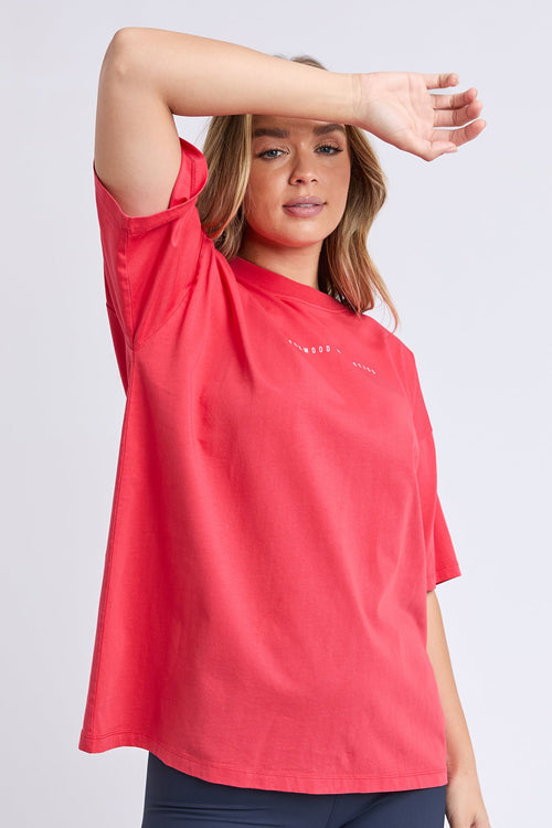 Woman wearing a red oversized tee