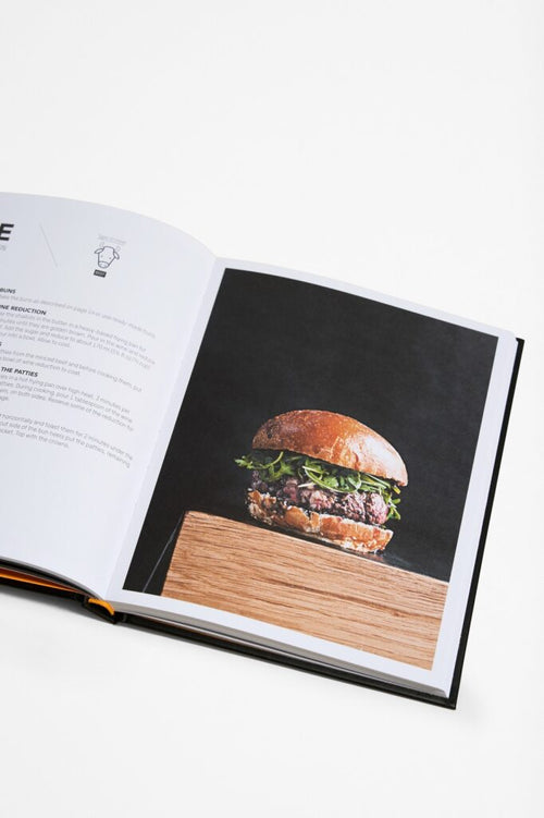 Pages with recipe and image from a cookbook titled 'Hamburger Gourmet '