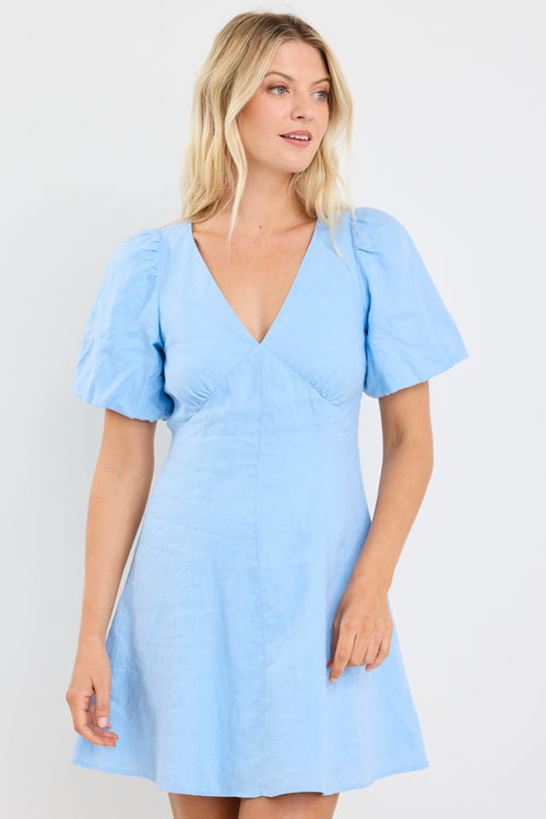 Model wears a short sleeve light blue mini dress
col_pattern