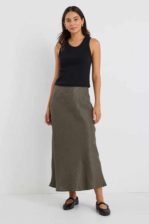 Woman wearing a khaki linen midi skirt and black tank