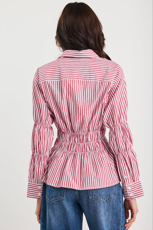 Person wearing a red and white striped shirt with a tie-waist design on a white background
col_pattern