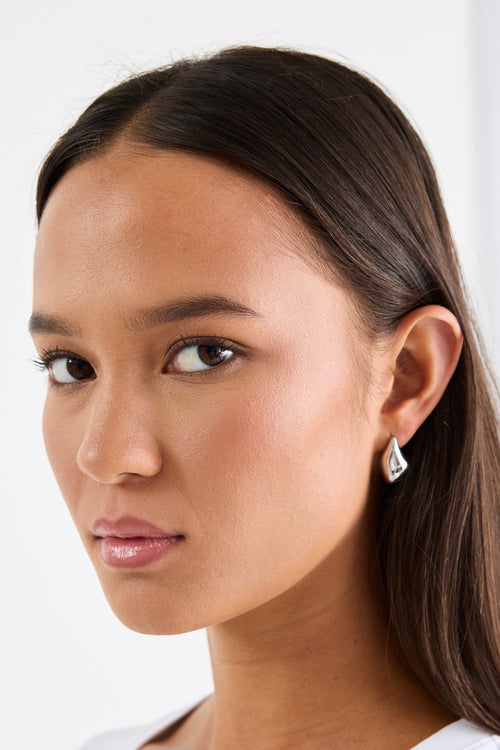 Woman wearing a silver earring