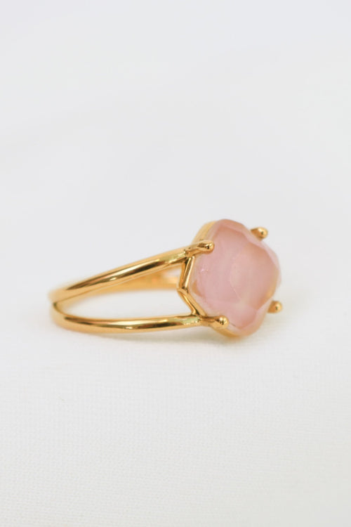 gold ring with rose quartz 