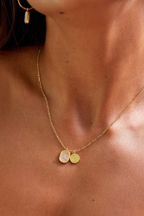 gold pendant necklace
