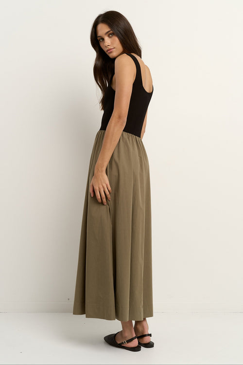 model wearing khaki black dress