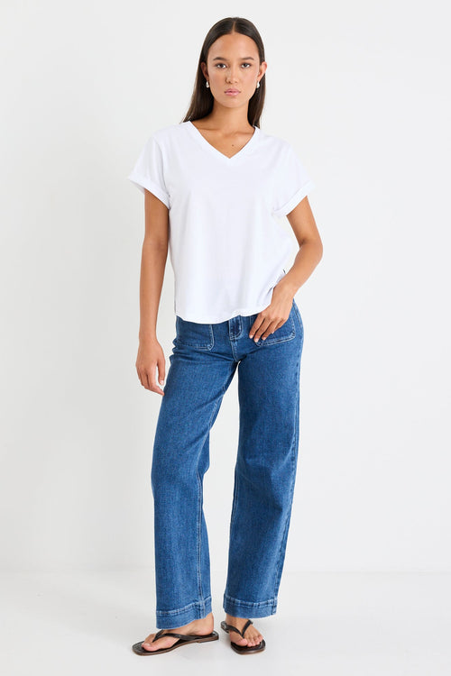 Women wearing a white shirt and blue jeans