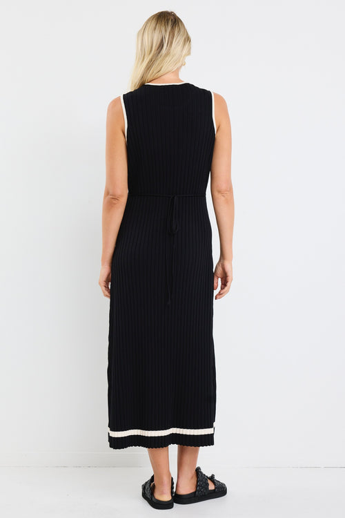 Model wearing black rib knit dress 