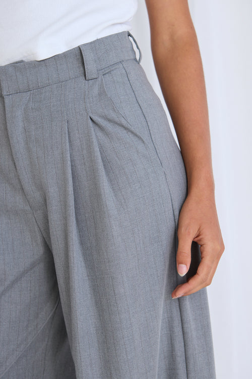 model wears a grey pant