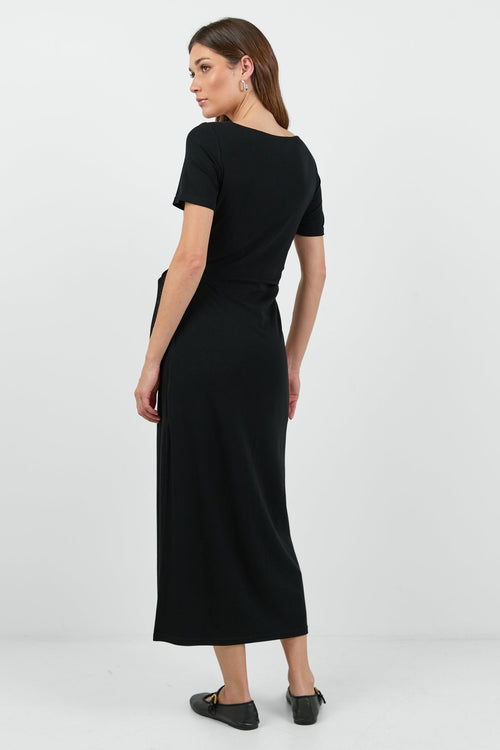 This black dress features a flattering side tie detail and a relaxed fit, perfect for both casual and dressy occasions.
