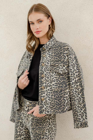 model wearing leopard jacket and jean 
