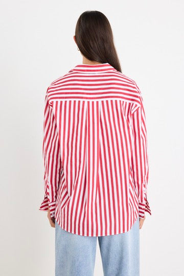 Model wears red stripe shirt and light blue jeans