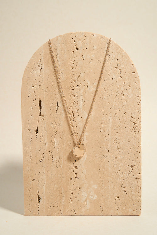 gold pendant necklace