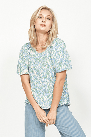 Beached SS Puff Blue Floral Top WW Top Leo + Be   