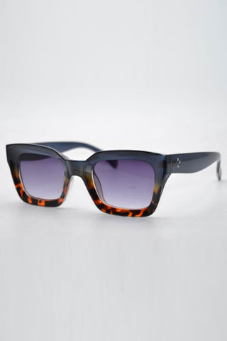 Onassis Square Navy Turtle with Smoke Fade Sunglasses ACC Glasses - Sunglasses Reality Eyewear   
