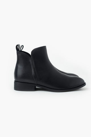 Douglas Black Leather Ankle Boot ACC Shoes - Boots Walnut   